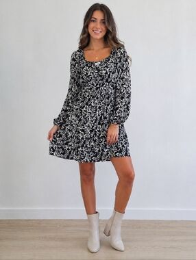 Gilli Black & White Floral Dress NWT Size Medium | Boho Long Sleeve Mini Dress